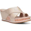 Donald Pliner Sisu Wedge Sandal In Platino/plti