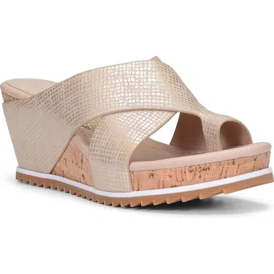 Donald Pliner Sisu Wedge Sandal In Platino/plti
