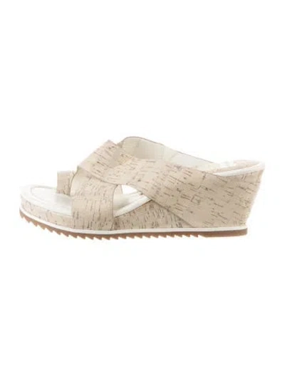 Pre-owned Donald Pliner Slides In Neutral