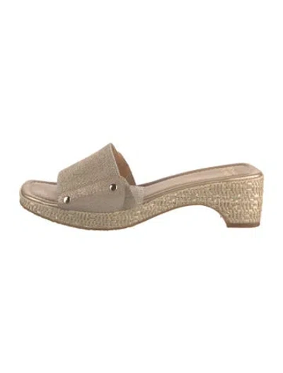 Pre-owned Donald Pliner Slides In Neutral