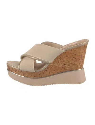 Pre-owned Donald Pliner Slides In Neutrals