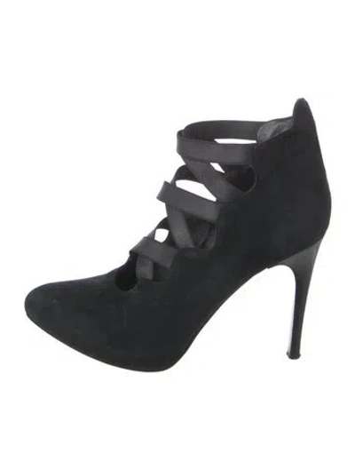Pre-owned Donald Pliner Suede In Black