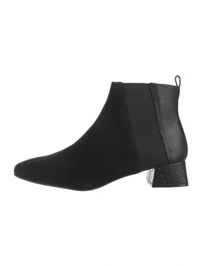 Pre-owned Donald Pliner Suede Chelsea Boots In Black