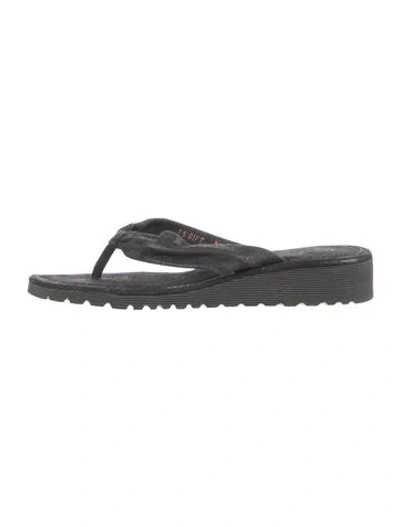 Pre-owned Donald Pliner Suede Flip Flops In Black