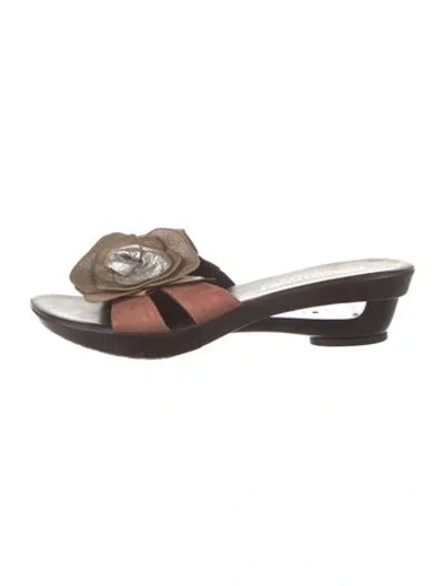 Pre-owned Donald Pliner Suede Printed Slides In Silver