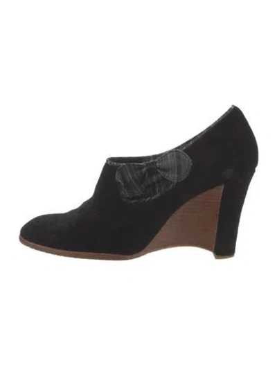Pre-owned Donald Pliner Suede Pumps In Black