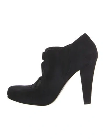 Pre-owned Donald Pliner Suede Pumps In Black