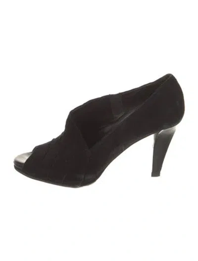 Pre-owned Donald Pliner Suede Pumps In Black