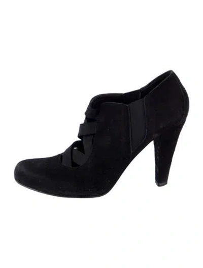 Pre-owned Donald Pliner Suede Pumps In Black