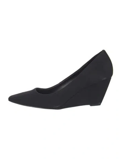 Pre-owned Donald Pliner Suede Pumps In Blue