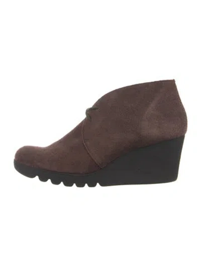 Pre-owned Donald Pliner Suede Pumps In Brown