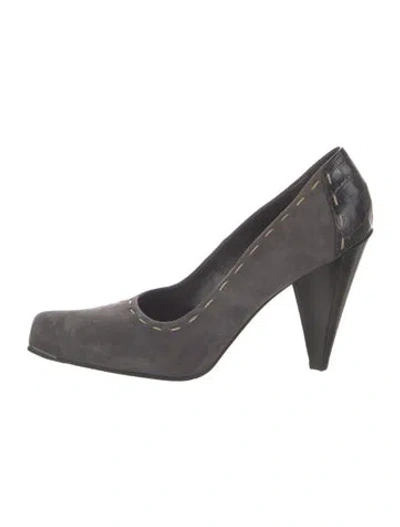 Pre-owned Donald Pliner Suede Pumps In Gray