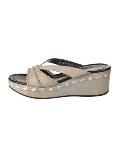 Pre-owned Donald Pliner Suede Sandals In Grey