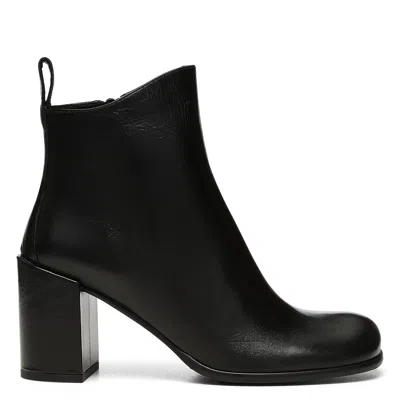 Donald Pliner Women Bobbee Black Boot In White