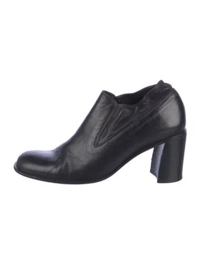 Pre-owned Donna Karan Leather Pumps In Black