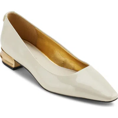 Donna Karan New York Savita Pump In Ivory