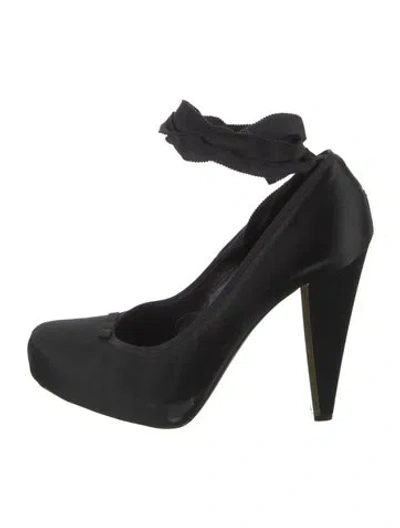 Pre-owned Donna Karan Satin Pumps In Black