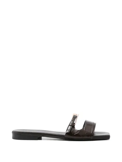 Donnari Buckle Detail Leather Sandals In Black