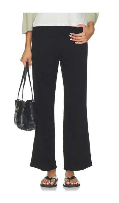 Donni The Baby Rib Scallop Pant In Black