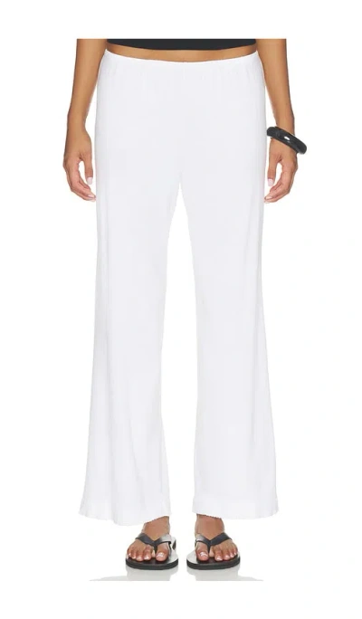 Donni The Baby Rib Scallop Simple Pant In White