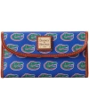 DOONEY & BOURKE WOMEN'S DOONEY & BOURKE FLORIDA GATORS CONTINENTAL WALLET