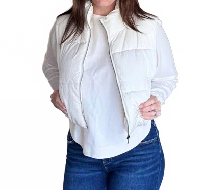 Double Zero Cloud Zip Up Puffer Vest In White In Brown