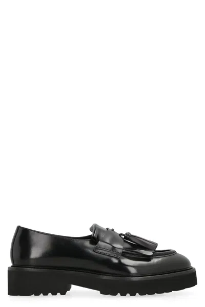 Doucal's Tasselled Leather Loafers In Black