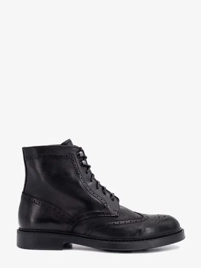 Doucal's Leather Boots In Black