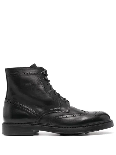 Doucal's Perforated-design Boots In Black