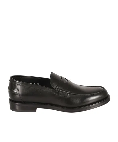 Doucal's Round Head Loafer Shoes In Black