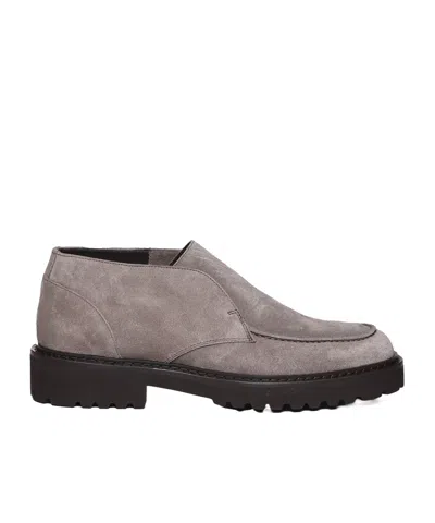 Doucal's Round Head Loafer Shoes In Beige