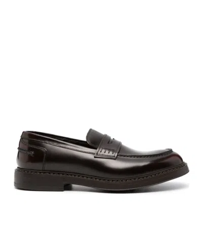 Doucal's Round-toe Leather Loafers In Black