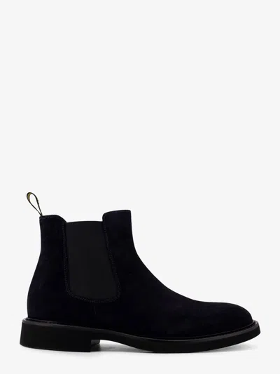 Doucal's Beatles Suede Boots In Black