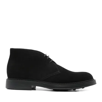 Doucal's Black Chukka Premium Calf Suede Boots In Multi