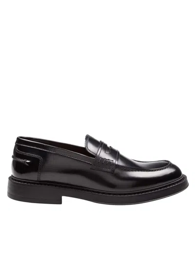 Doucal's Leather Loafer In Black