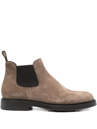 Doucal's Elastic-panel Suede Chelsea Boots In Brown