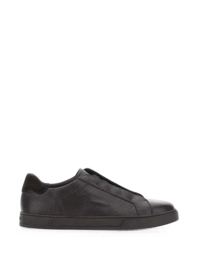 Doucal's Grainy Leather Sneakers In Black