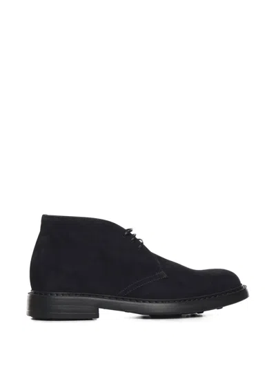 Doucal's Lace-up Fastening Boots In Black