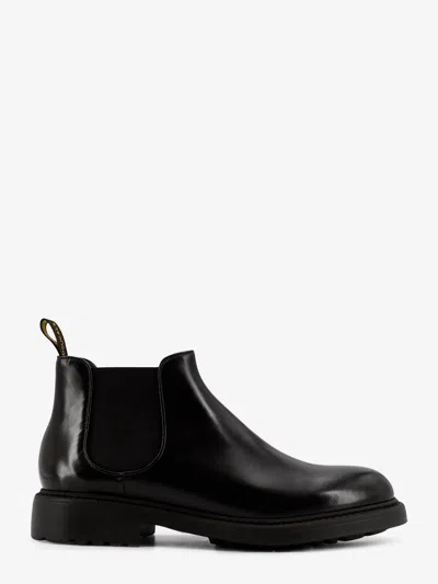 Doucal's Leather Boots In Black
