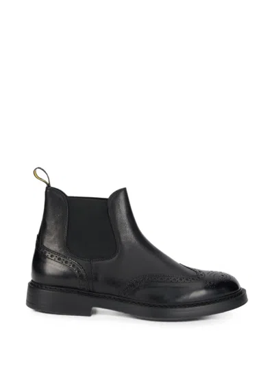 Doucal's Ankle Boot In Leather In Black