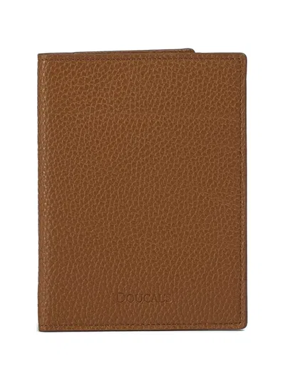 Doucal's Tumbled Leather Passport Holder In Brown