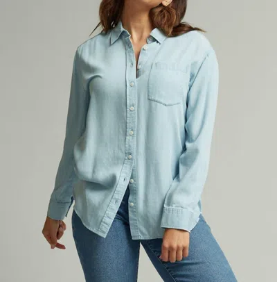 Downeast Sky Button-down Shirt In Lite Chambray In Multi