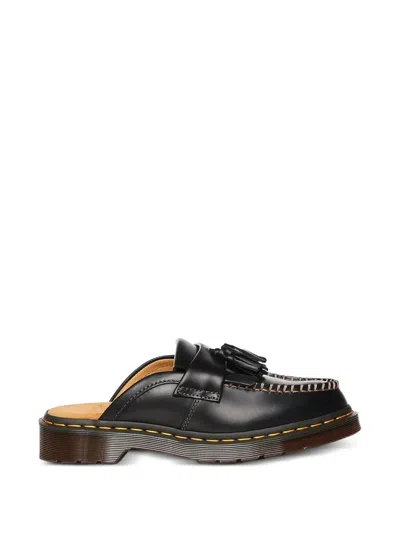 Dr. Martens 아드리안 태슬 디테일 휩스티치 뮬 In Black