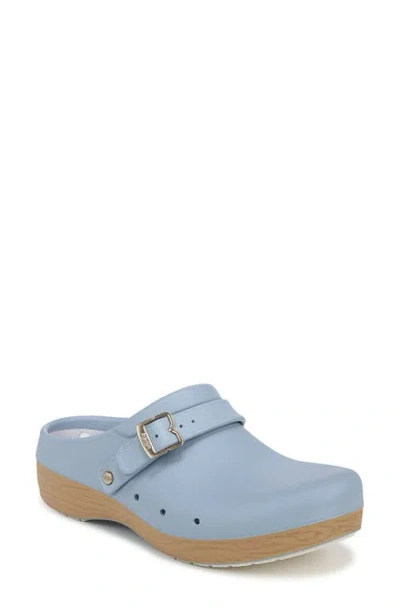 Dr. Scholl's Women's Feel Chill Round Toe Recovery Clogs In Light Blue Foam