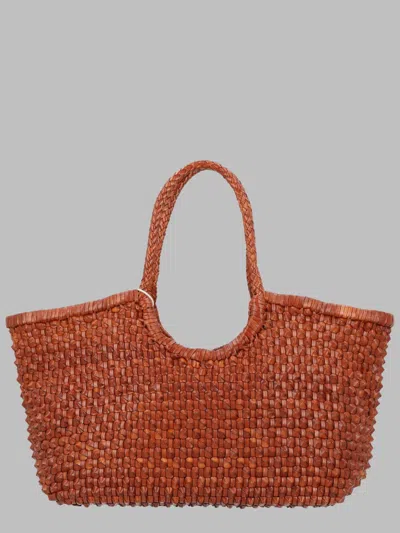 Dragon Diffusion Textured Leather Shoulder Bag In Buff