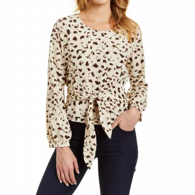 Drew Claire Top In Cream In White