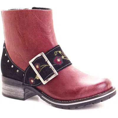 Dromedaris Women's Kamilah Boot In Ruby