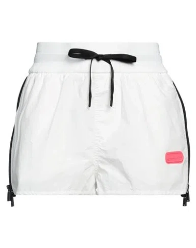 Dsquared2 Woman Shorts & Bermuda Shorts White Size 6 Cotton