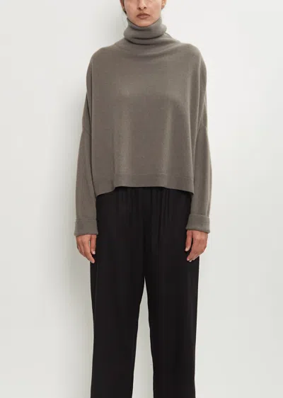 Dušan Cashmere Iconic T-neck Sweater