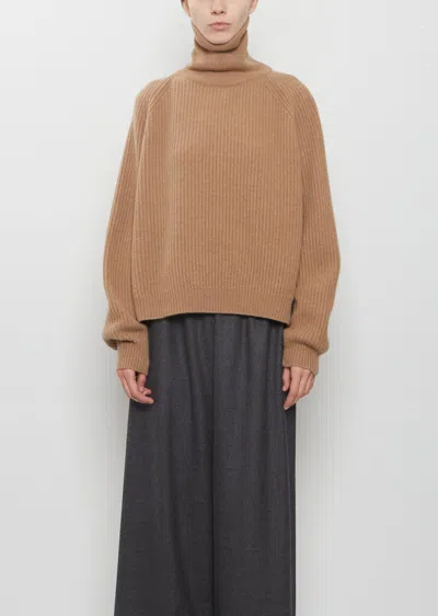 Dušan Cashmere Knit T-neck Ribbed Raglan Sweater In Camel